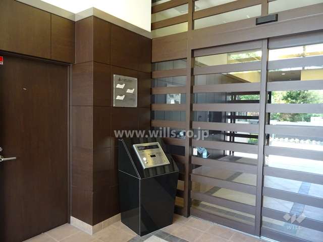 エントランスはオートロック付きです。