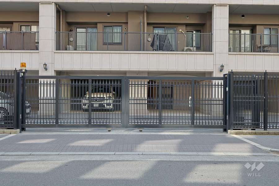 駐車場の出入り口（ゲート付き）