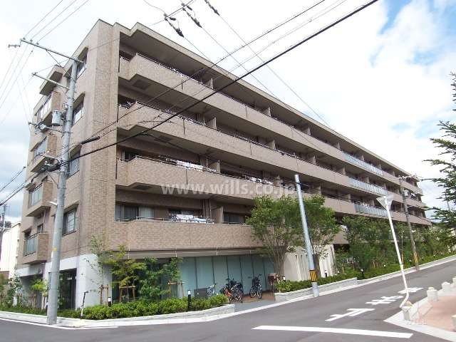 サーパス吹田垂水町の外観(南東から)