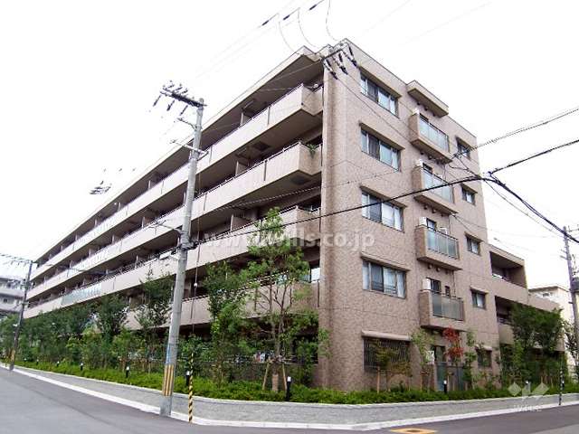 サーパス吹田垂水町の外観(北東から)