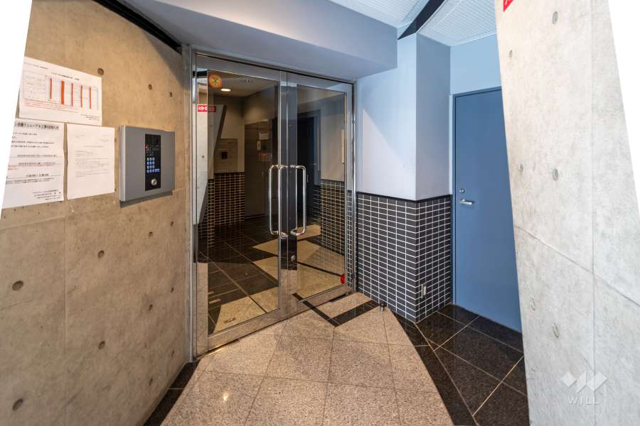 エントランスはオートロック付きです。　