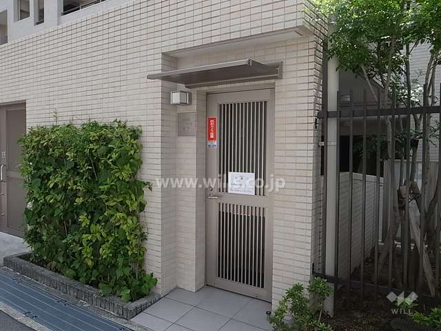 駐輪場出入り口（扉付き）