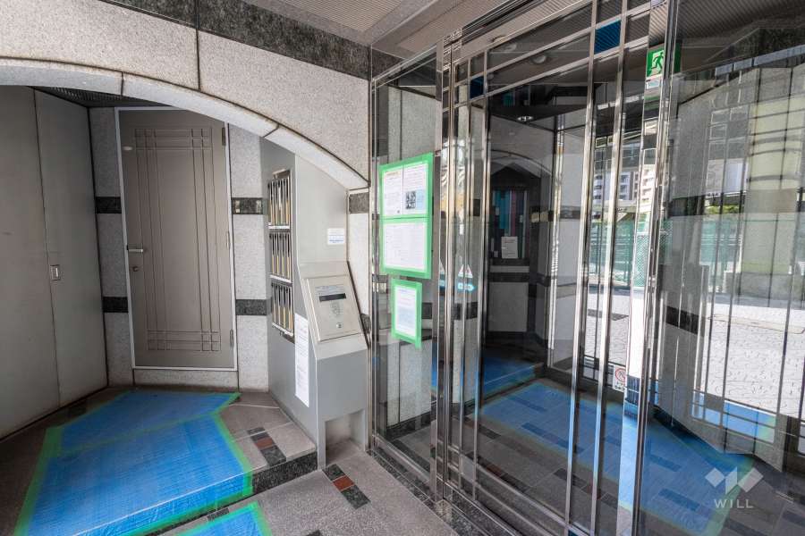 エントランスはオートロック付きです。