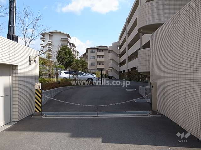 敷地内駐車場（ロボットゲート付き）