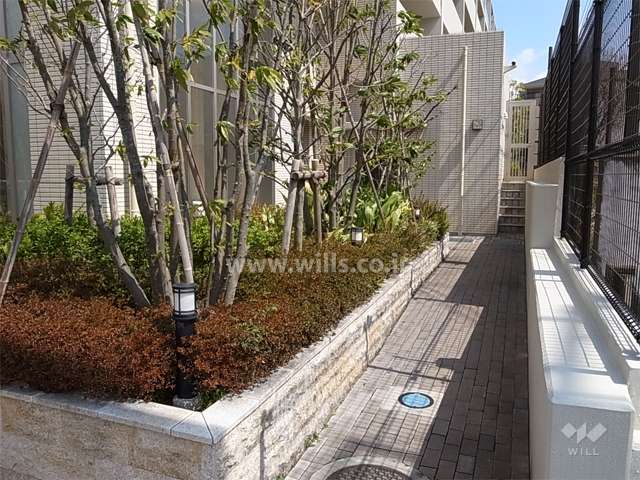 駐輪場へのアプローチ