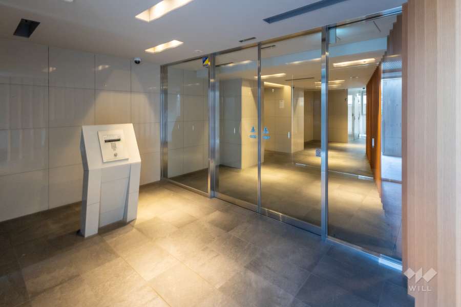 エントランスはオートロック付きです。