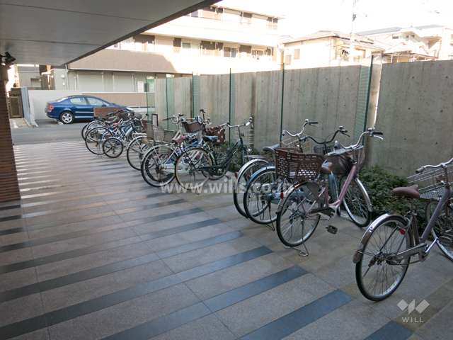 エントランスアプローチ（自転車置場）