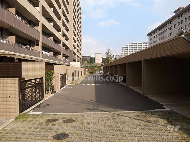 敷地中央にある敷地内駐車場（機械式）