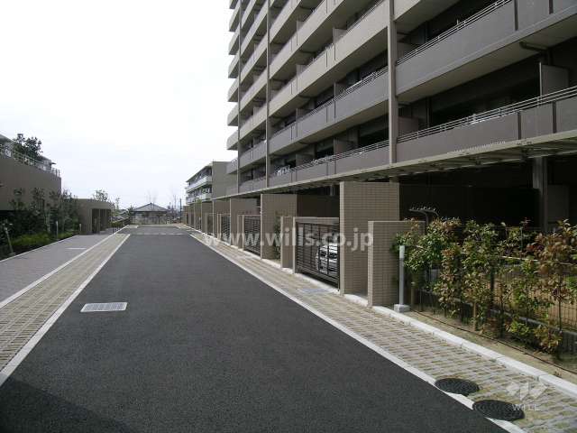1階の住戸には専用駐車場が付いています。