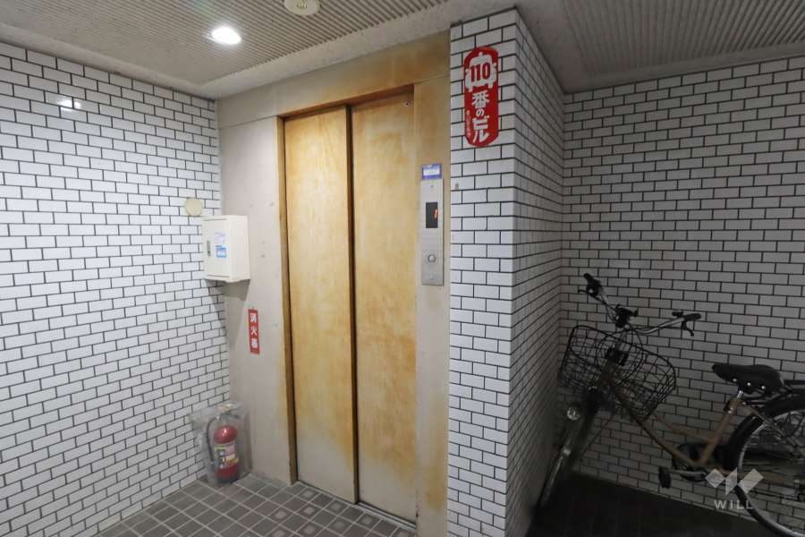 共用のエレベーター