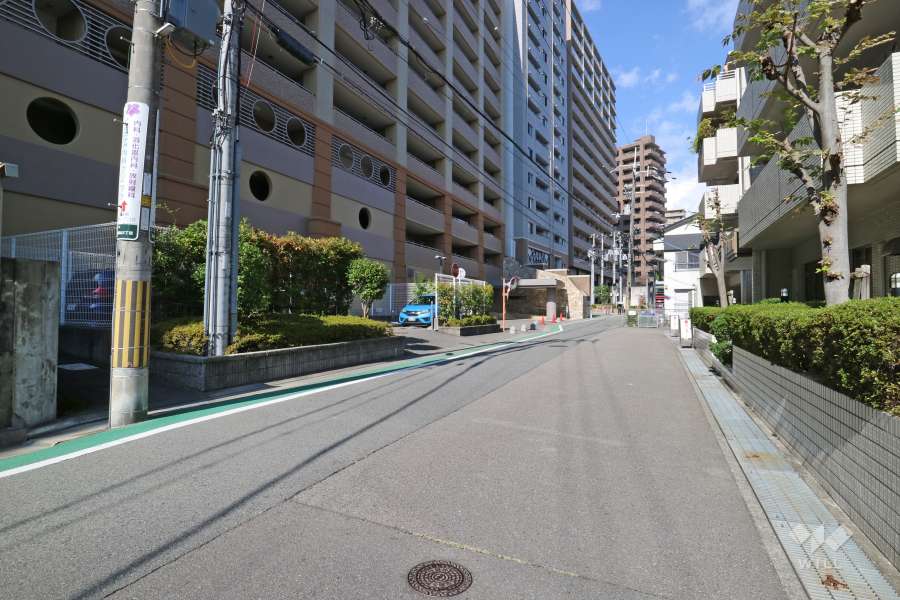 敷地東側の前面道路