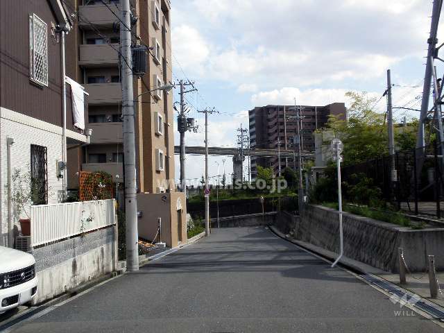 敷地の西側前面道路