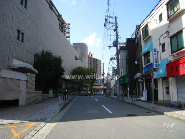 物件東側の周辺道路