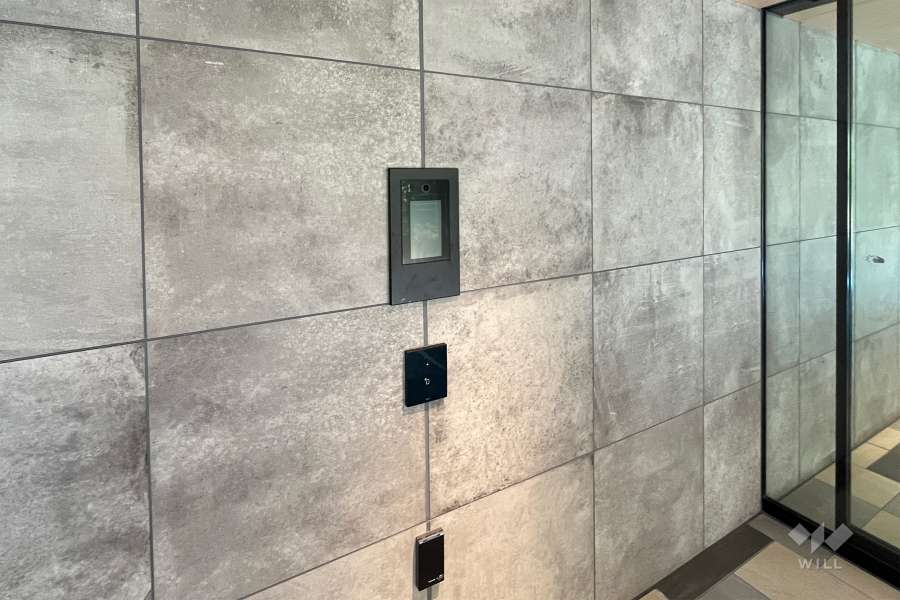 エントランスはオートロック付きです。