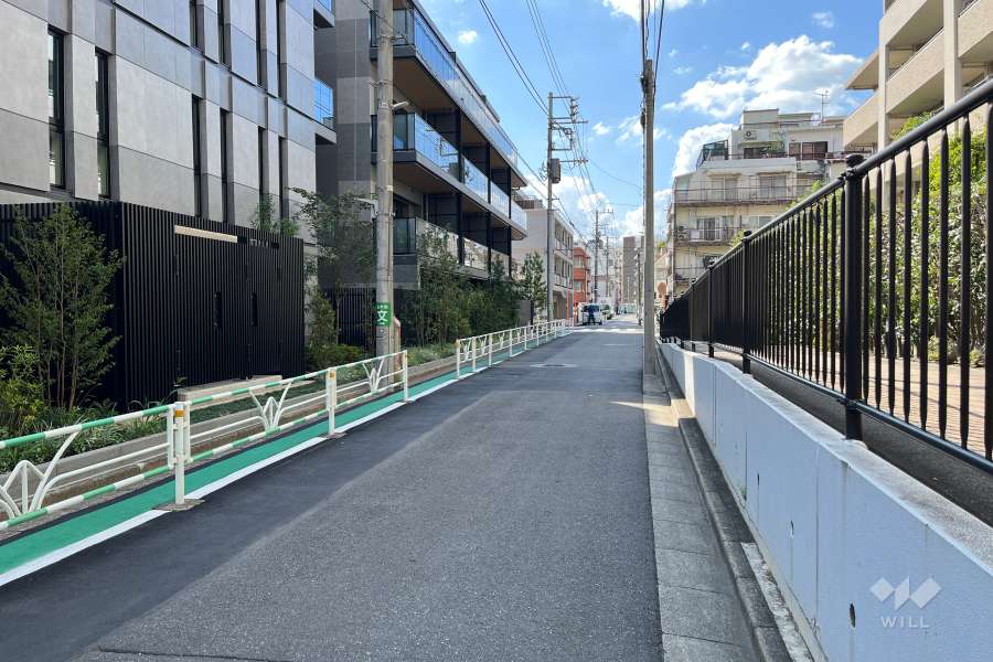 敷地北東側の前面道路