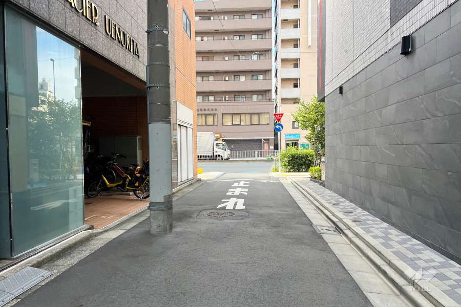 敷地北東側の前面道路