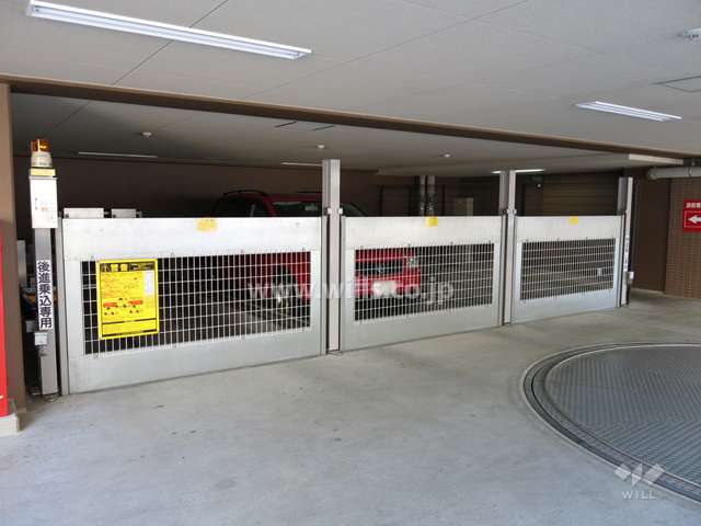 敷地内駐車場（屋内機械式）