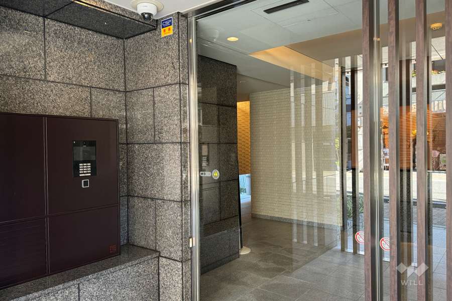 エントランスはオートロック付きです。