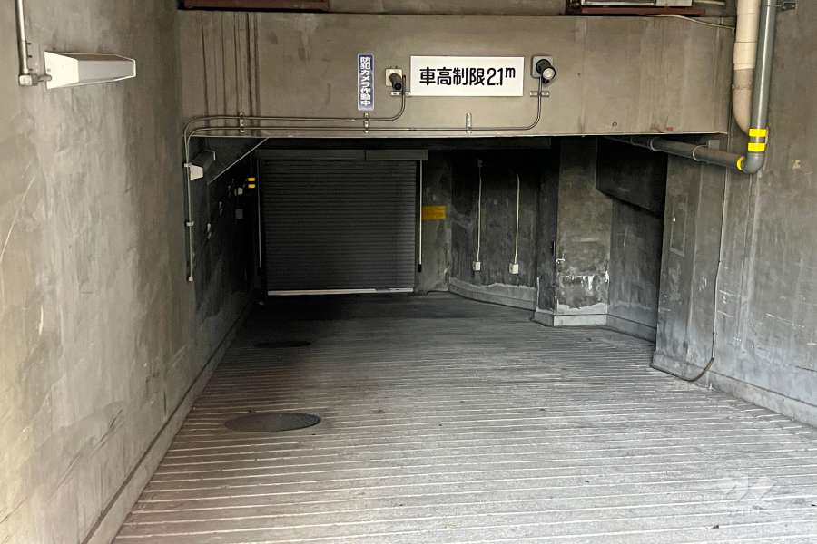 駐車場の出入り口　