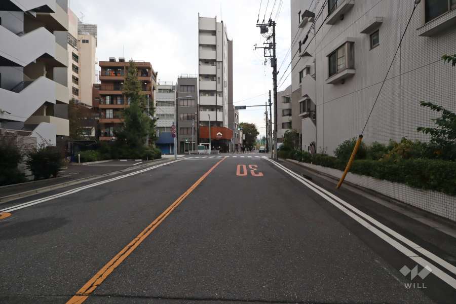敷地北側の前面道路