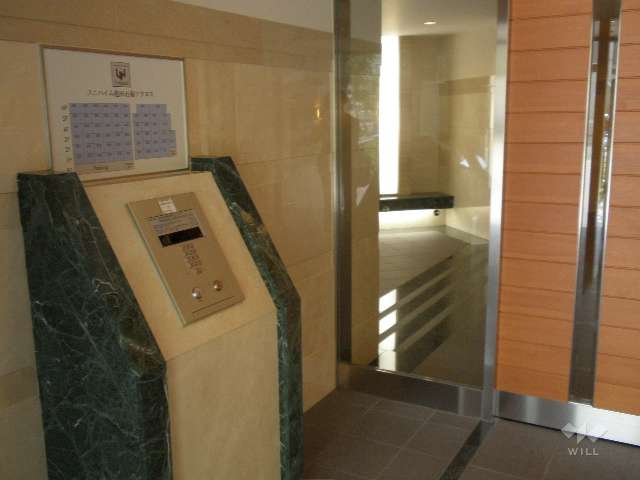 エントランスはオートロック付きです。