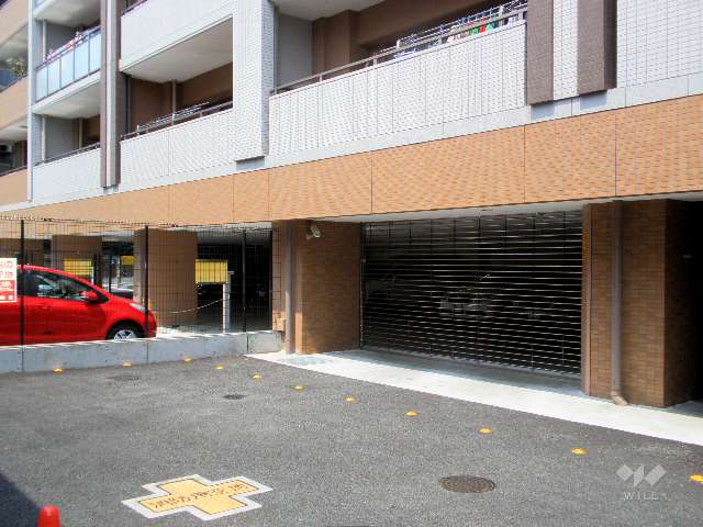 駐車場入口にはリングシャッター付きです。