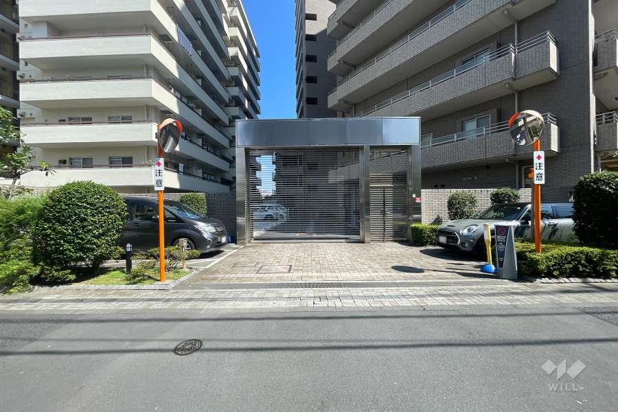駐車場の出入り口（リングシャッター付き）