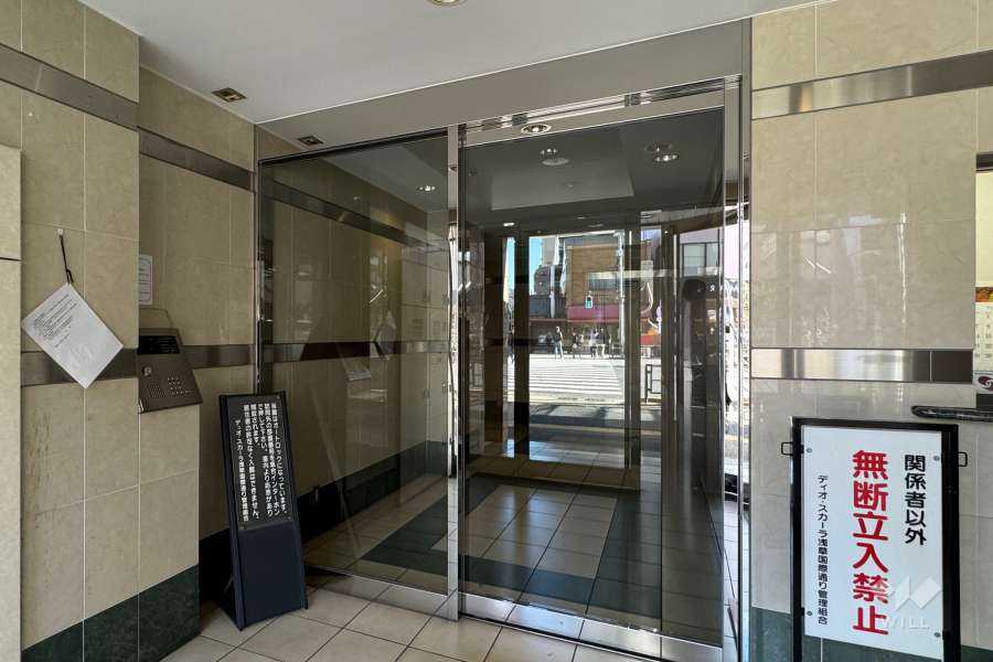 エントランスはオートロック付きです。