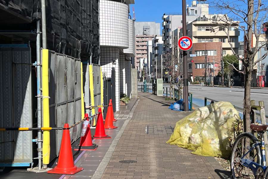 敷地東側の前面道路　