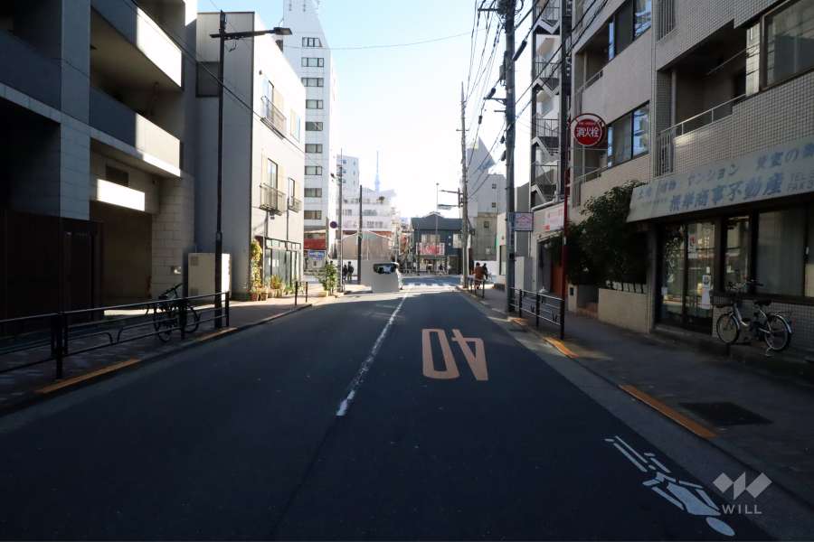 敷地北側の前面道路(東側から)