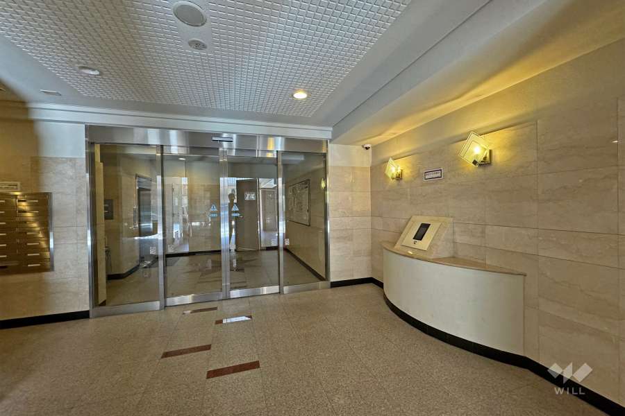 エントランスはオートロック付です。