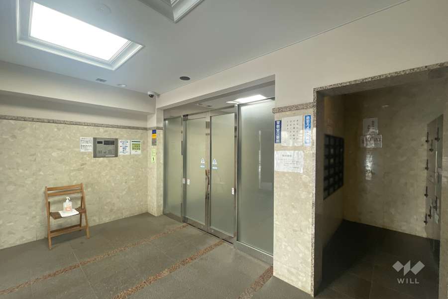 エントランスはオートロック付きです。