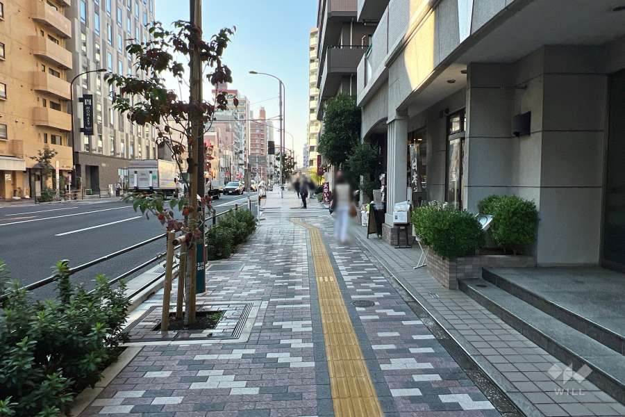 敷地南側の前面道路