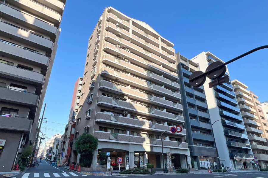 ラ・フォルム浅草の外観（南西側から）