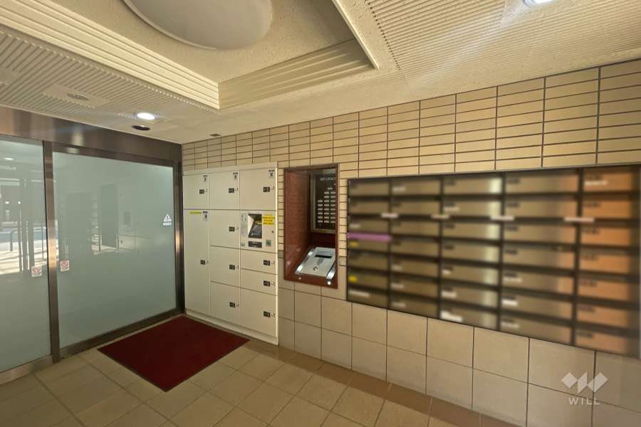 エントランスはオートロック付きです。