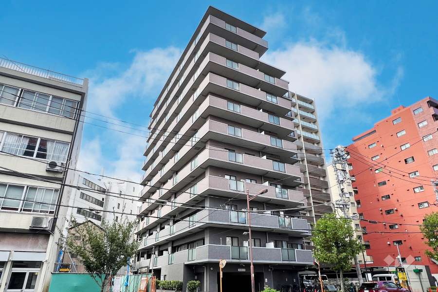 ライオンズマンション鶯谷第7の外観（南東側から）