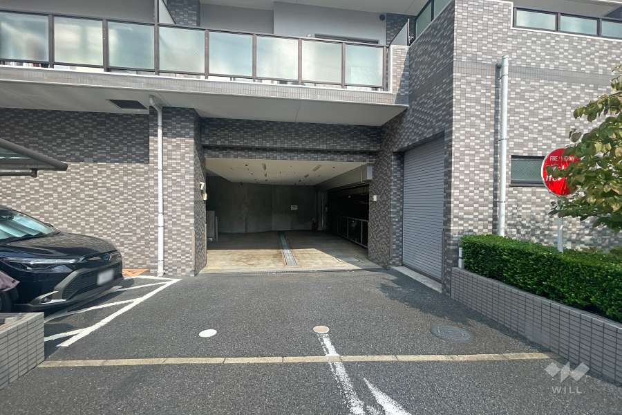 駐車場の出入り口　