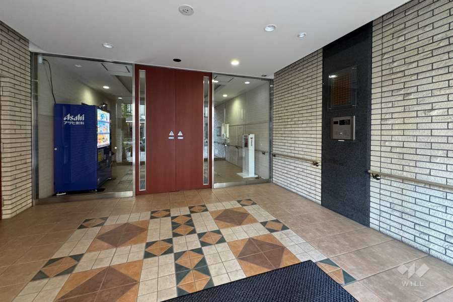 エントランスはオートロック付きです。