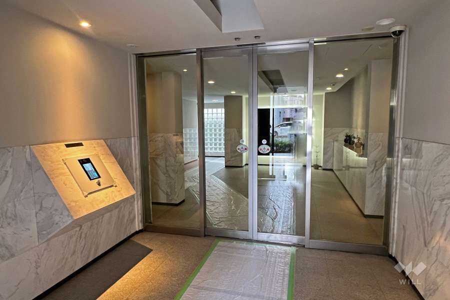 エントランスはオートロック付きです。