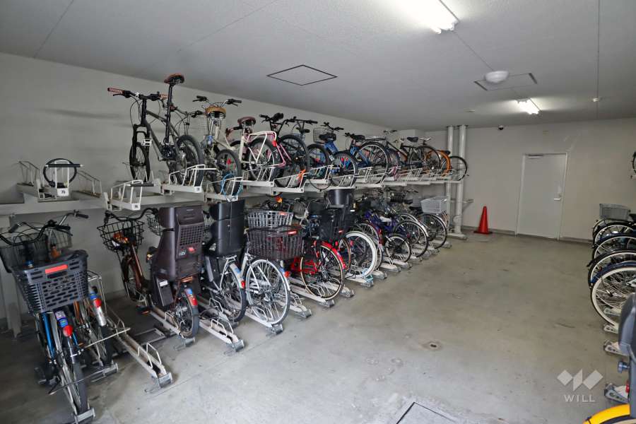 屋内に設けられた駐輪場