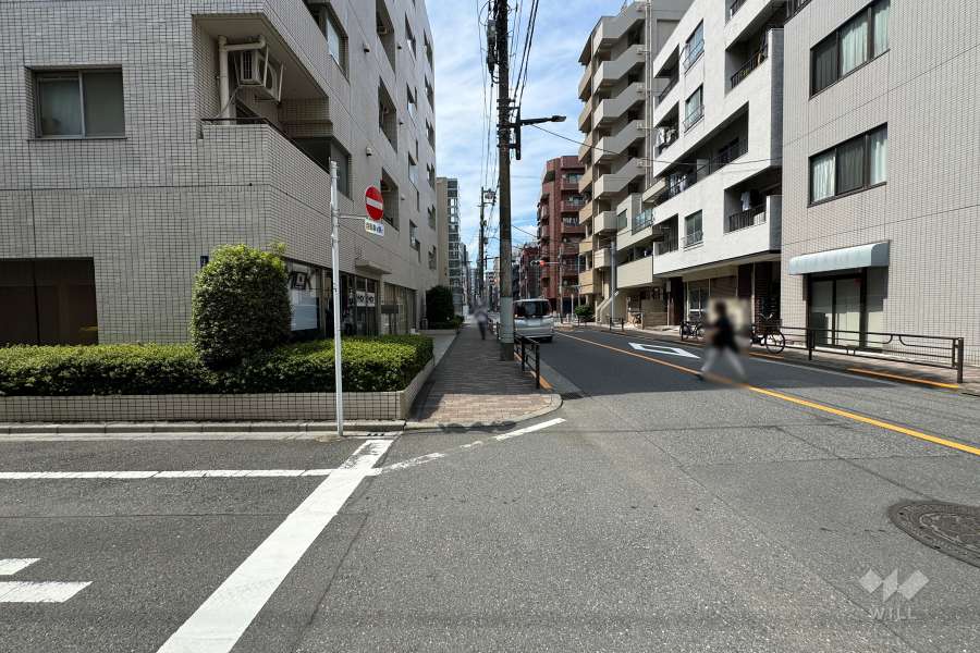敷地北側の前面道路