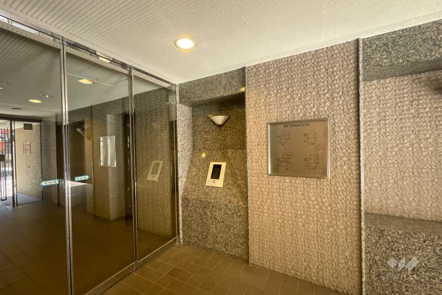 エントランスはオートロック付きです。