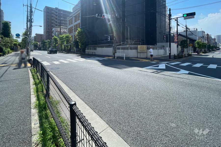 敷地西側の前面道路　