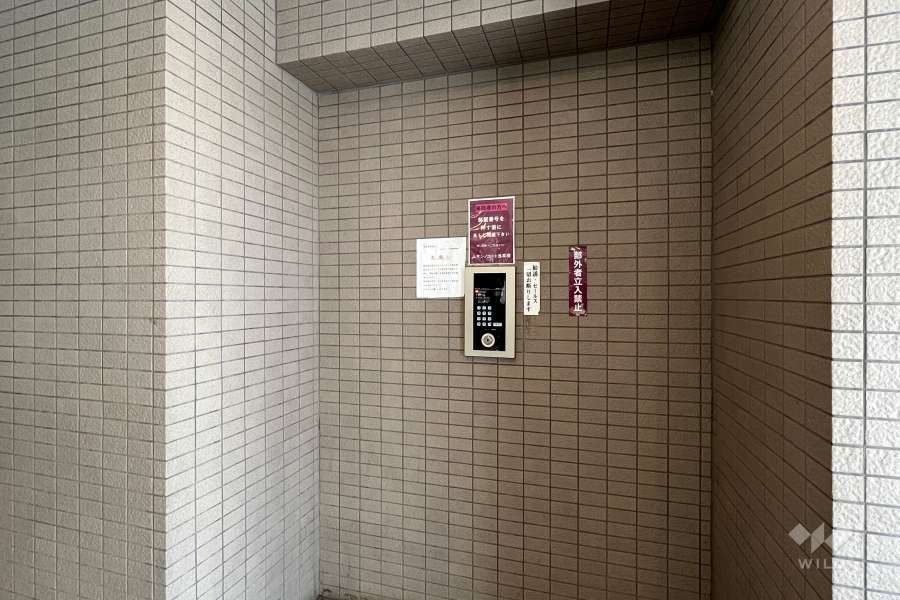 エントランスはオートロック付きです。
