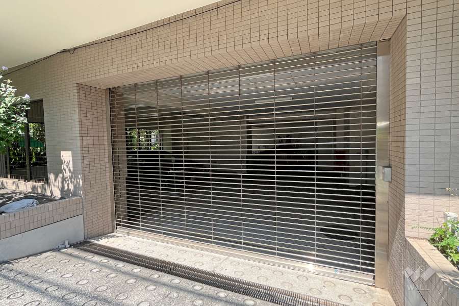 駐車場の出入り口（リングシャッター付き）