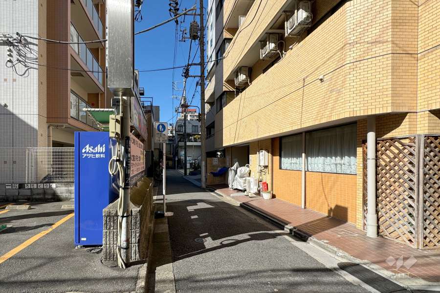 敷地南側の前面道路