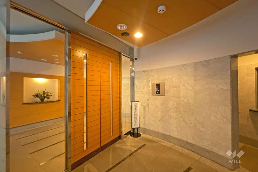 エントランスはオートロック付きです。