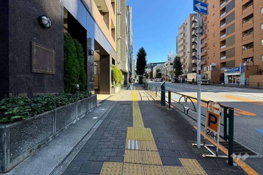 敷地南側の前面道路