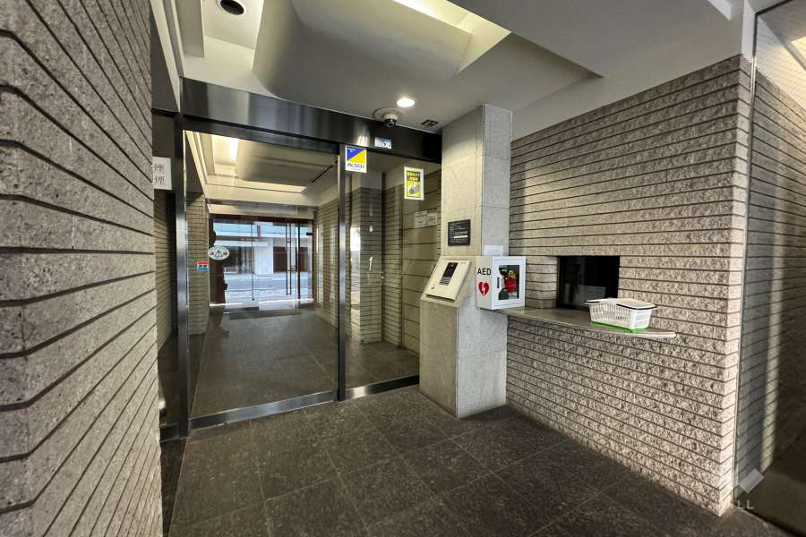 エントランスはオートロック付きです。