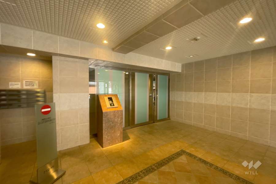 エントランスはオートロック付きです。